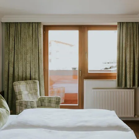 Tauernhof ホテル グロースアルル